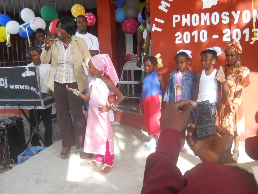 9graduationgarderie2013.jpg
