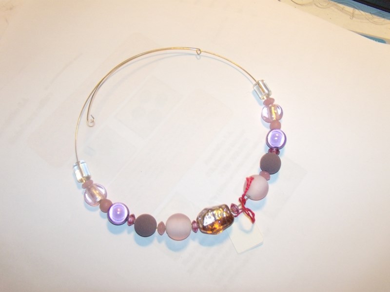 Collier en perle mauve