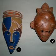 Petits masques en terre cuite, du Cameroun.